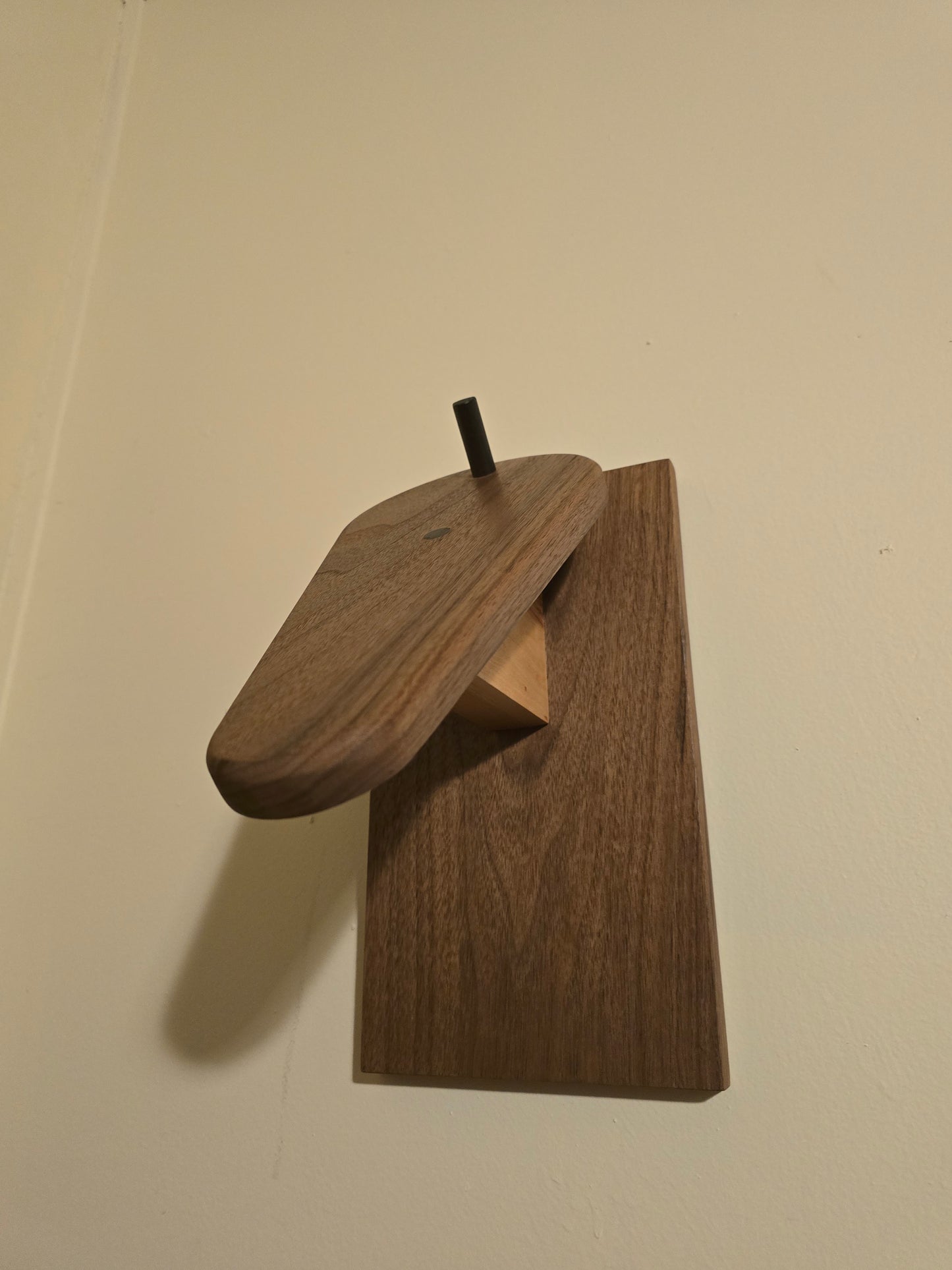 Euro mount plaque mount