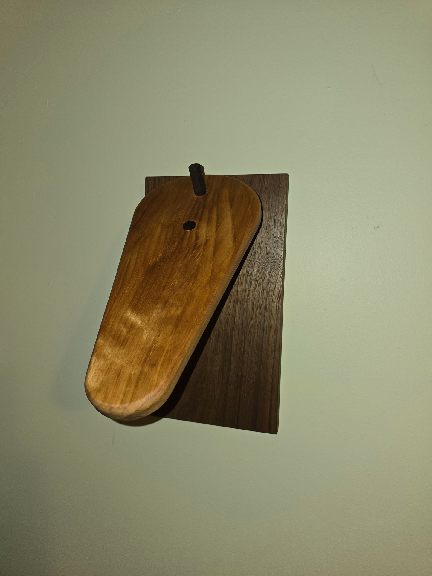 Euro mount plaque mount