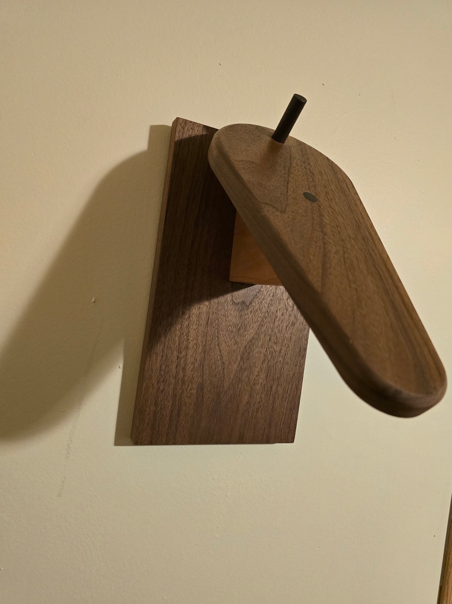 Euro mount plaque mount